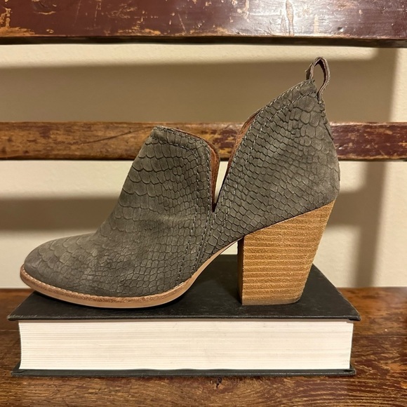 Jeffrey Campbell Rosalee Taupe Snake Embossed Leather Ankle Boots - Picture 2 of 13